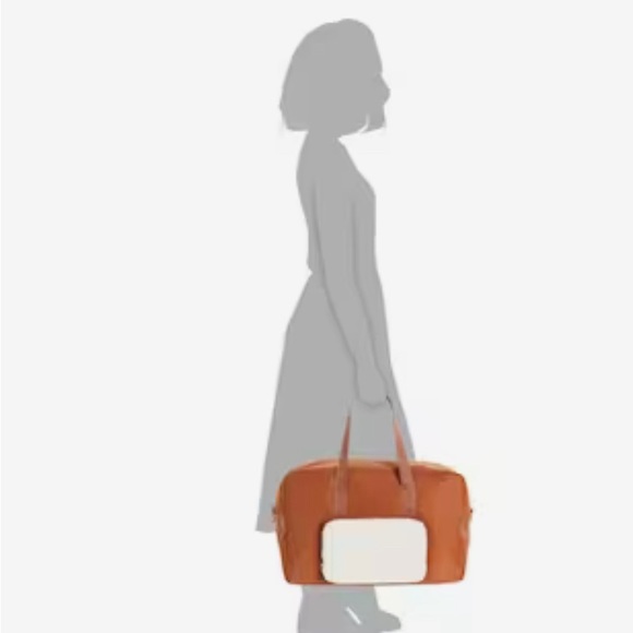 DSW Exclusive Free Weekender - Picture 3 of 7